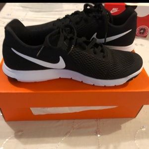 Nike Flex Experience RN 6 Women’s Tennis Shoes